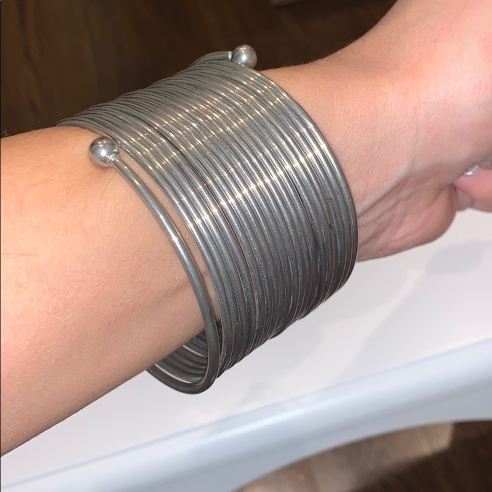 Bracelet fits almost every wrist